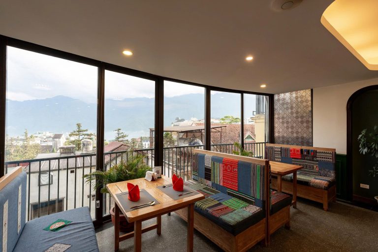 Nhà hàng Sapa Cuisine trong khách sạn.
