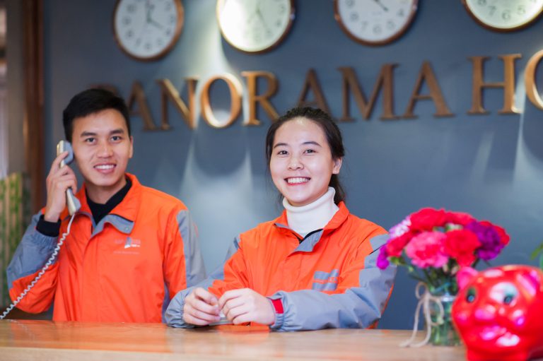 Lễ Tân sapa  trực 24/7