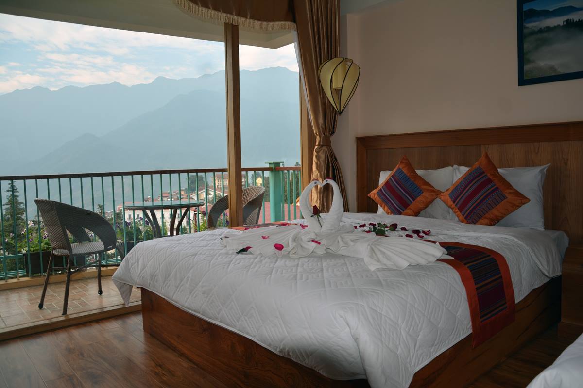 Ở Panorama Hotel ngắm mây và thị trấn Sapa